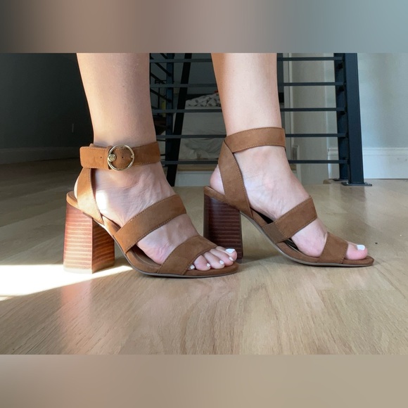 Tommy Hilfiger Heels - Picture 2 of 10